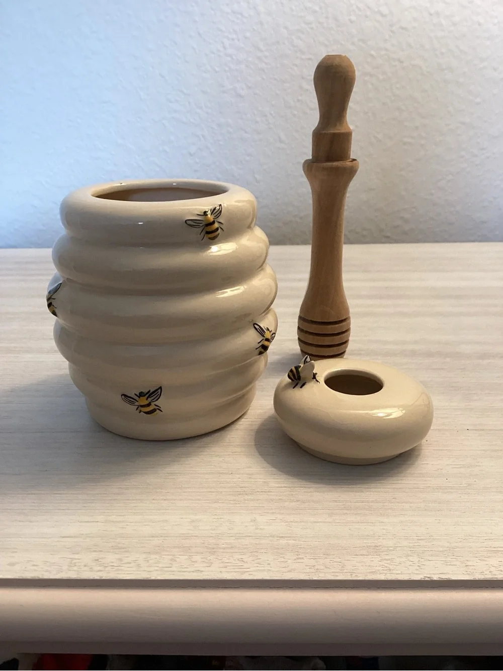 Harry & David Bumble Bee Hive Ceramic Honey Pot  w/ Wood  Dipper 5” - IEC